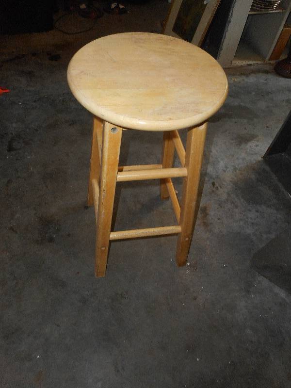 lot 127 image: WOODEN BAR STOOL