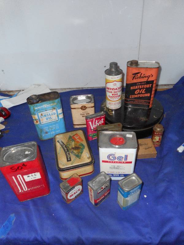 lot 134 image: VINTAGE TINS