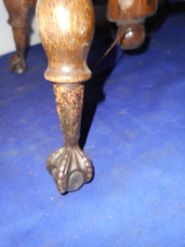 lot 135 image: ANTIQUE PIANO SEAT