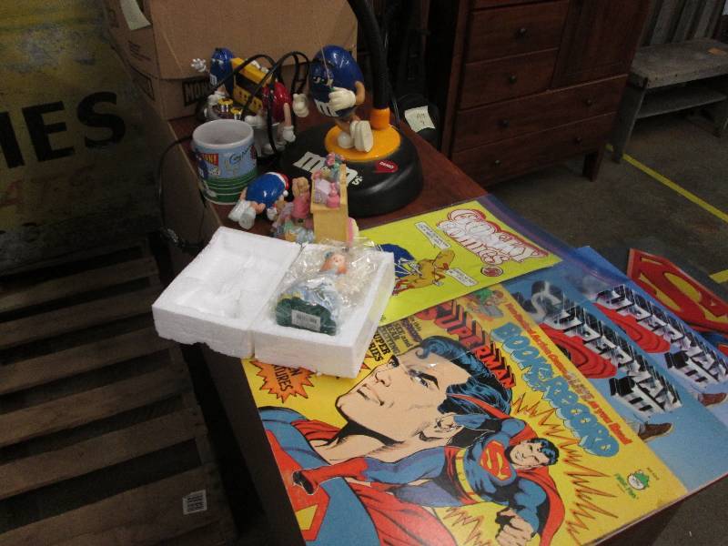 lot 8 image: M&Ms Collectibles including lamp, ...