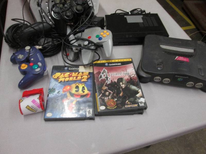 lot 40 image: Nintendo 64 Game console, Multiple ...