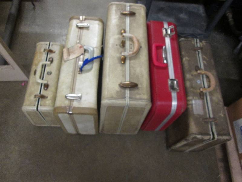 lot 64 image: Lot of 5 Vintage Suitcases...