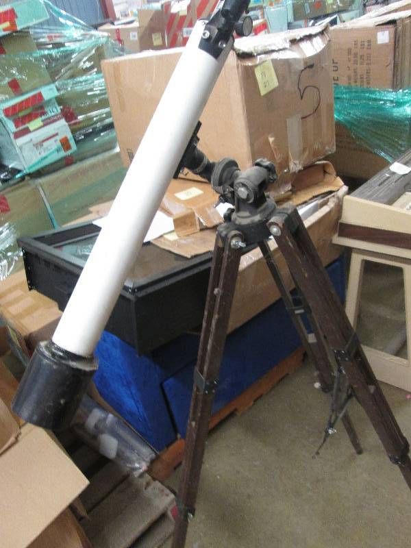 lot 70 image: Telescope with tripod, untested...