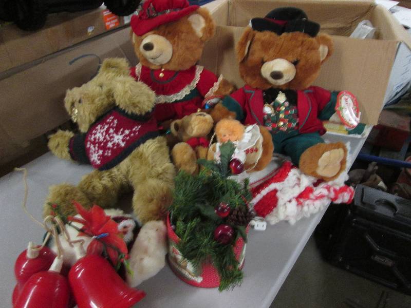 lot 115 image: Large Box of Christmas Dcor inclu...
