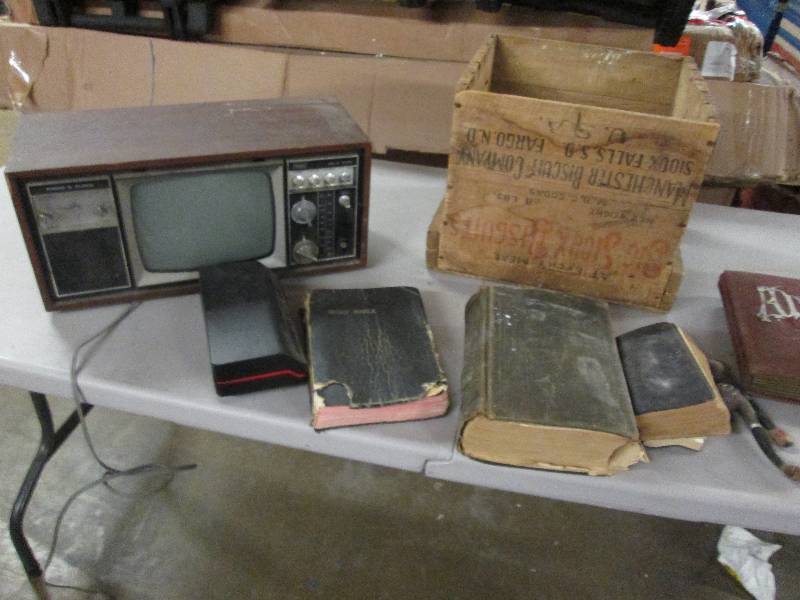 lot 118 image: Vintage Radio, Clock TV, Vintage B...