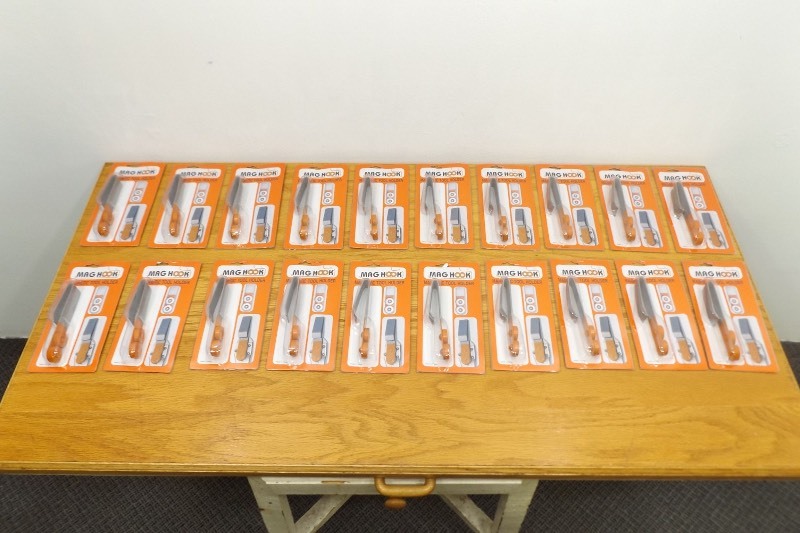 Lot of 20 NEW Mag Hook Magnetic Tool Holders