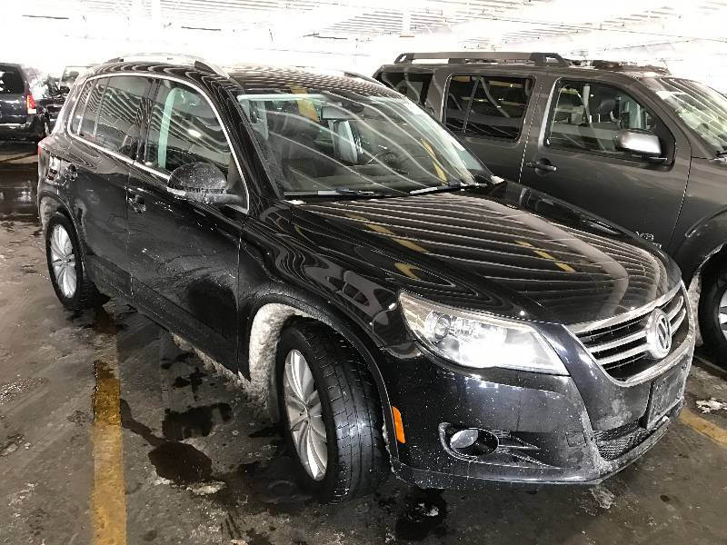 lot 13 image: 2009 Volkswagen Tiguan 2.0T