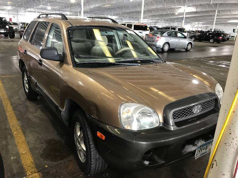 lot 21 image: 2001 Hyundai Santa Fe