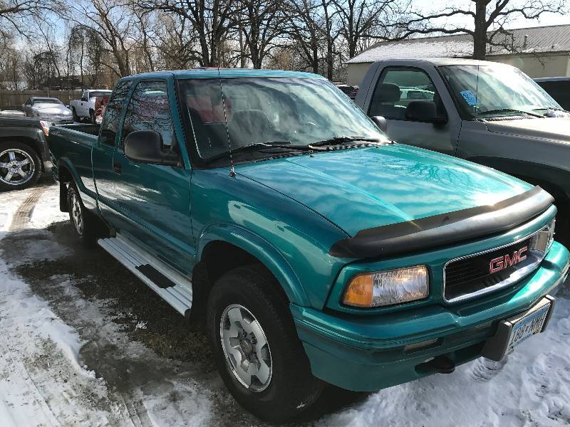 lot 33 image: 1996 GMC Sonoma 4x4