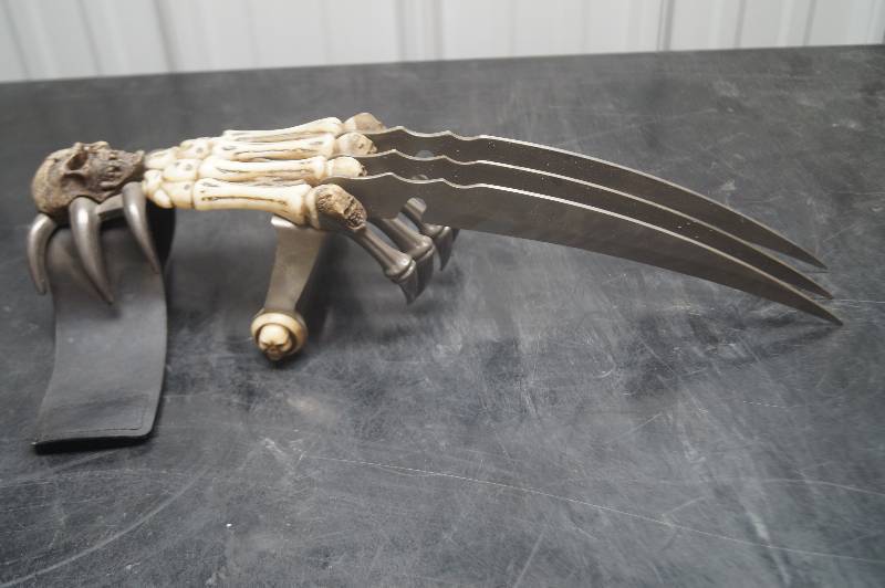 Skull Hand Blade