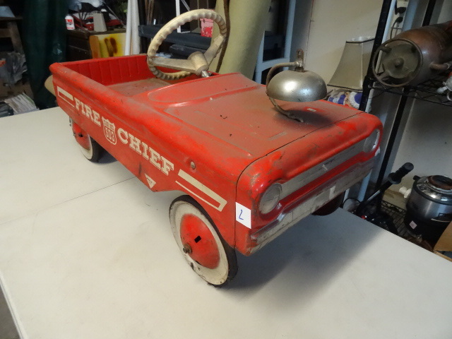 lot 2 image: Vintage Amf Fire Chief #503 pedal c...