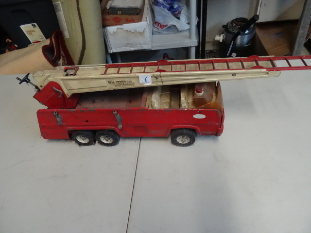 lot 6 image: Vintage Tonka fire ladder truck...