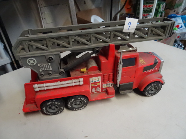 lot 9 image: Vintage plastic fire ladder truck...