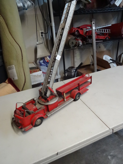 lot 11 image: Vintage Fire ladder truck. All meta...