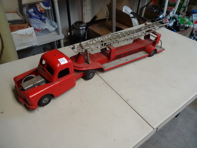 lot 15 image: Vintage Structo fire ladder truck. ...