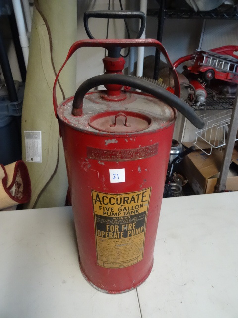 lot 21 image: Accurate 5 gal pump tank...