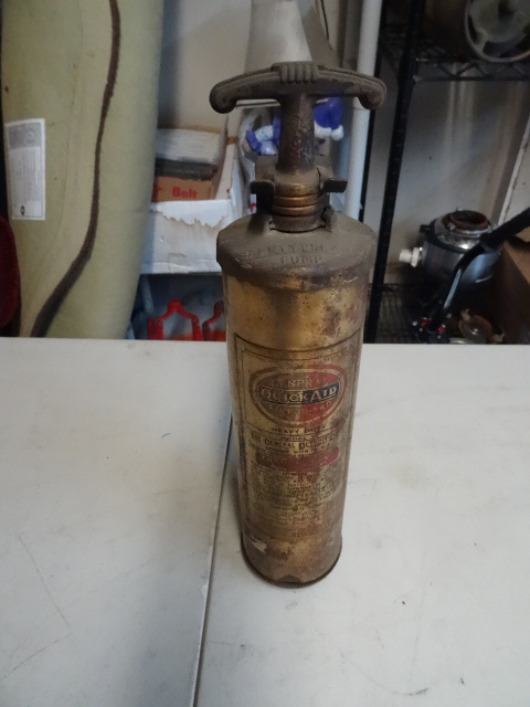 lot 22 image: General mini quick aid fire extingu...