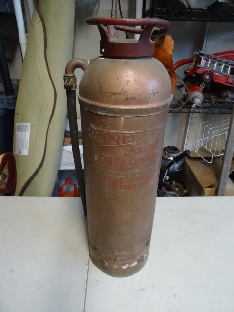 lot 24 image: Vintage Notts foam fire extinguishe...