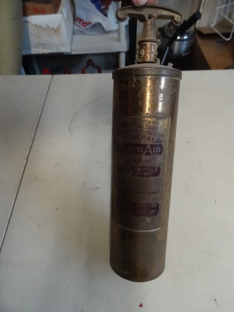 lot 29 image: Vintage mini General quick aid fire...
