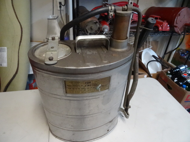 lot 35 image: Vintage fire pump No 150-s by Parco...