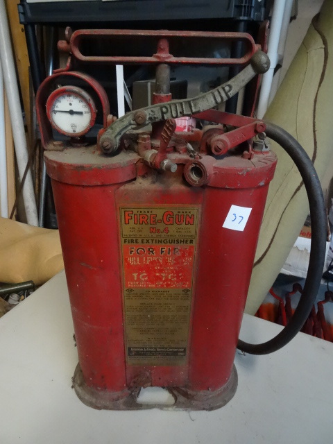 lot 37 image: Vintage fire gun no 4 back pack fir...