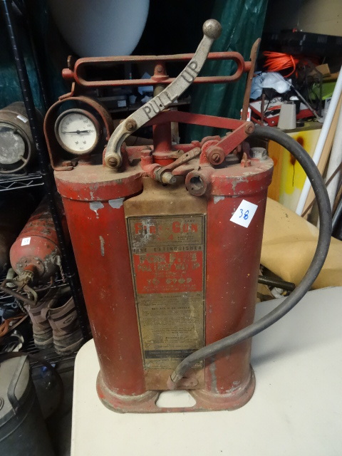 lot 38 image: Vintage fire gun no 4 back pack fir...