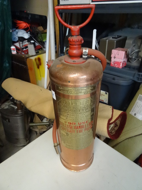 lot 39 image: Vintage Miller pump type non freezi...