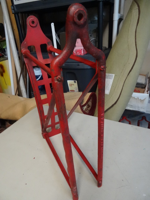 lot 62 image: Vintage wall mount fire hose holder