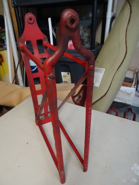 lot 65 image: Vintage wall mount fire hose holder