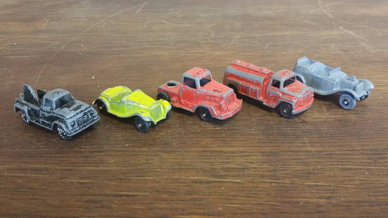 lot 148 image: Tootsietoy Metal Cars & Trucks