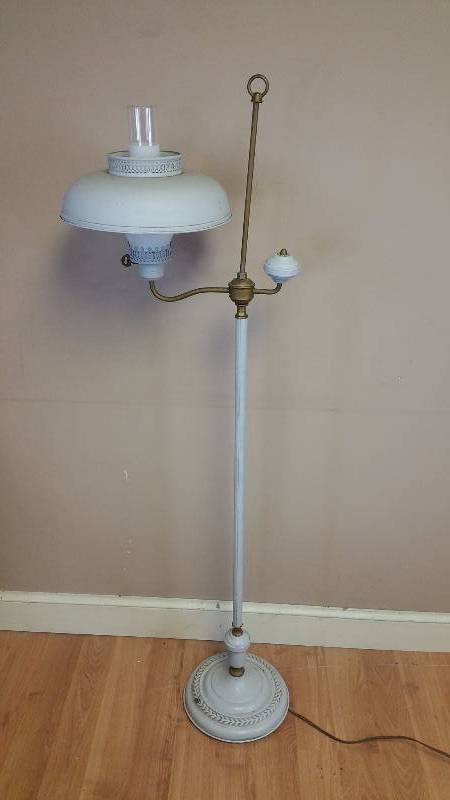 lot 151 image: Floor lamp