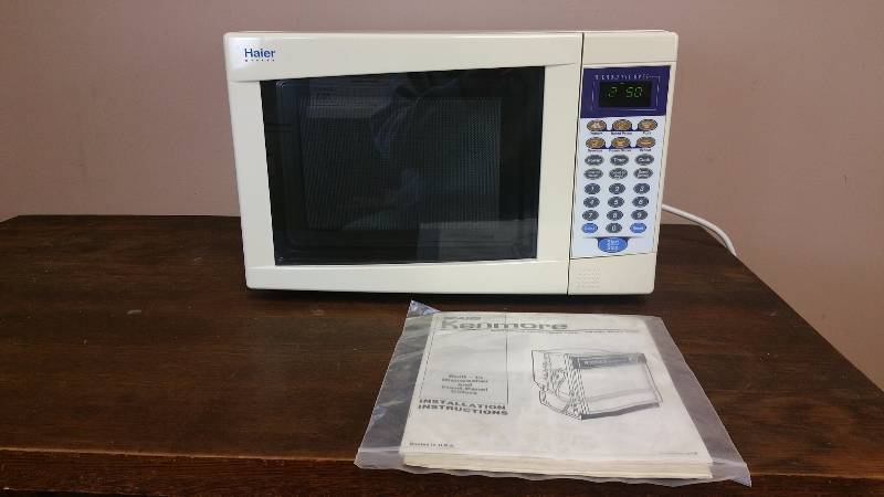 lot 154 image: Haier Microwave