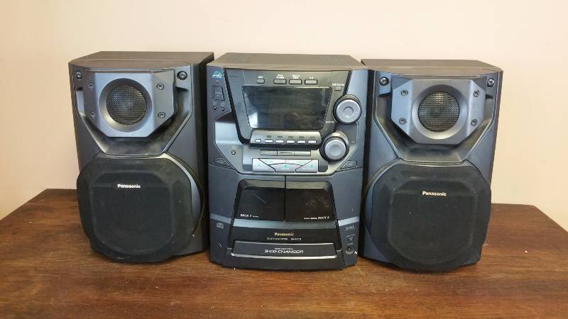lot 159 image: Panasonic SA-AK12 Radio 5 Disc CD Player