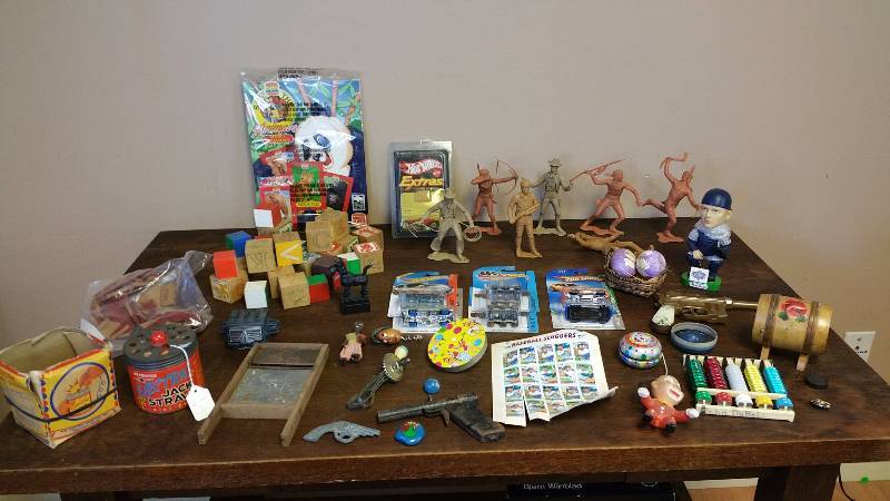 lot 194 image: Vintage Toys