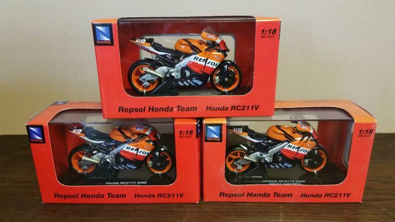 lot 200 image: 118 Honda Die cast Motor Cycle