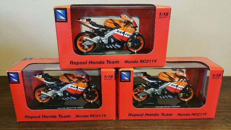 lot 201 image: 118 Honda Die cast Motor Cycle
