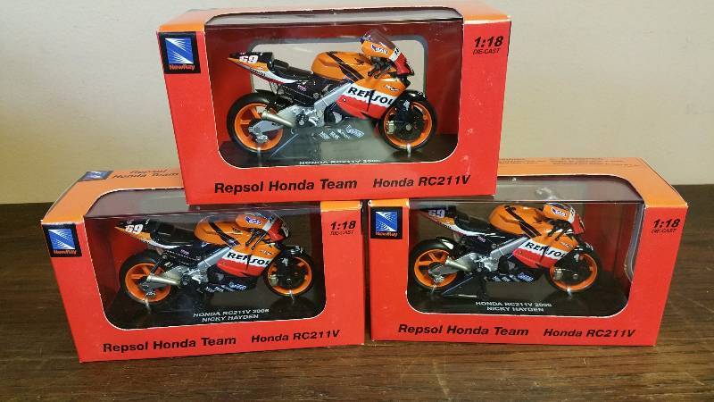 lot 202 image: 118 Honda Die cast Motor Cycle