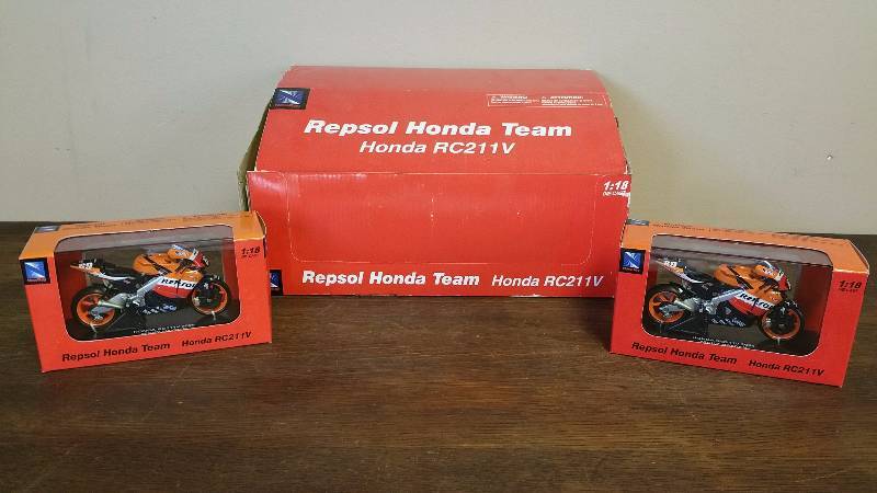 lot 203 image: 118 Honda Die cast Motor Cycle