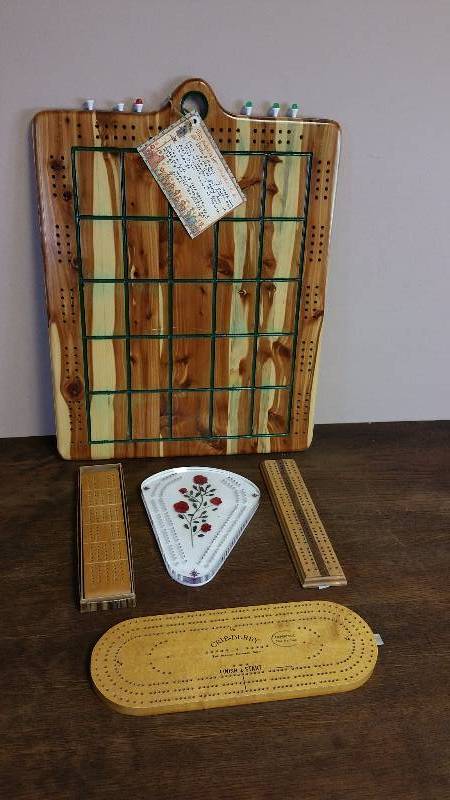 lot 213 image: Vintage Cribbage Boards