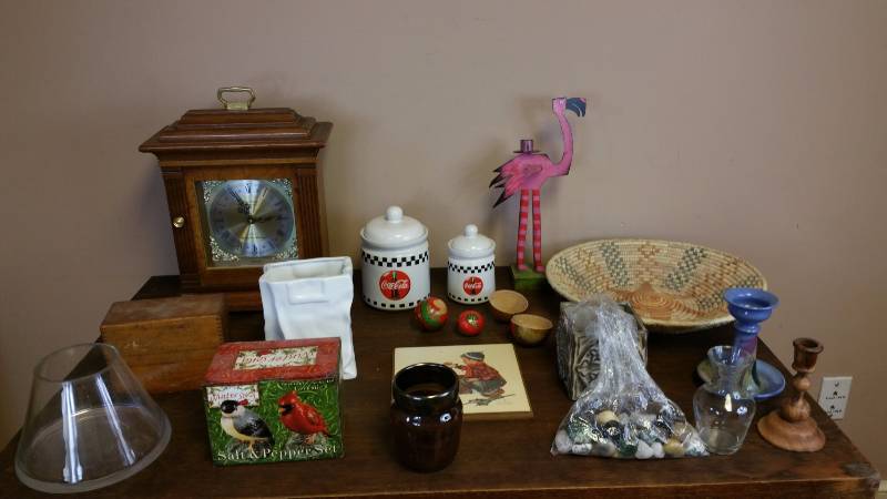 lot 215 image: Mantel Clock & Assorted