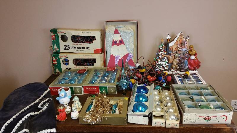 lot 227 image: Vintage Christmas - Shiny Brite, Etc.