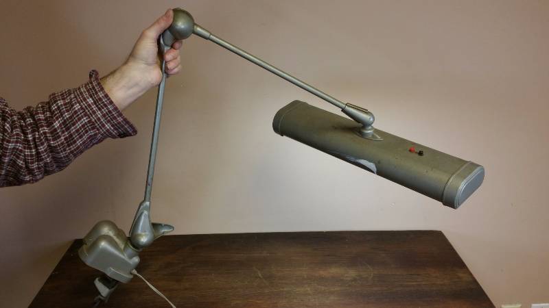 lot 230 image: Industrial Fluorescent Workshop Light