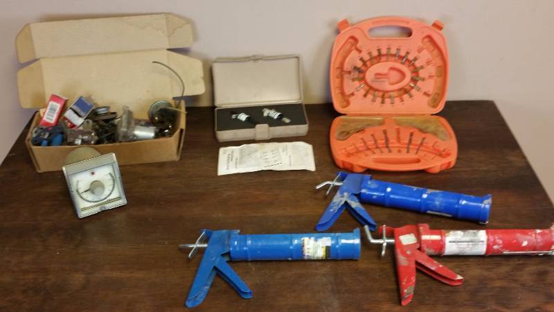 lot 231 image: Box of assorted Guages, Parts Injectors, and a Calibration Tool