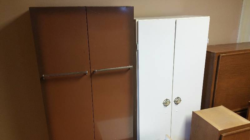 lot 3 image: Group of (6) Cabinets
