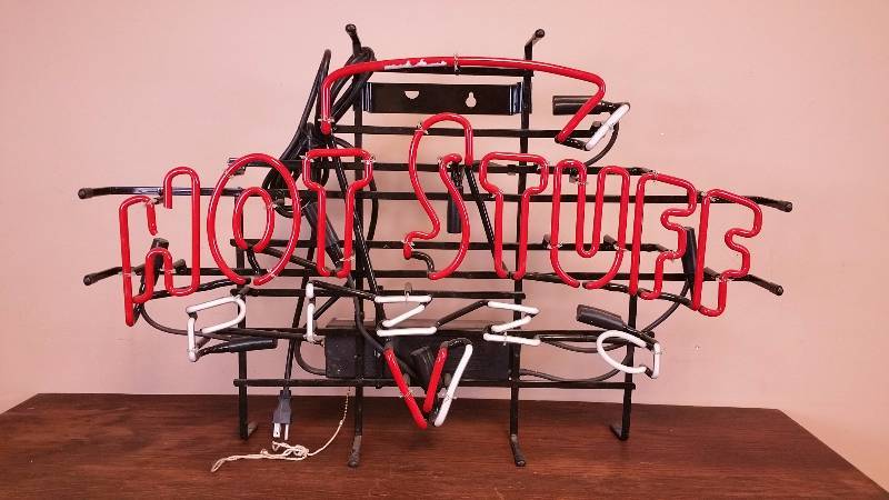 lot 8 image: Hot Stuff Pizza Neon Sign