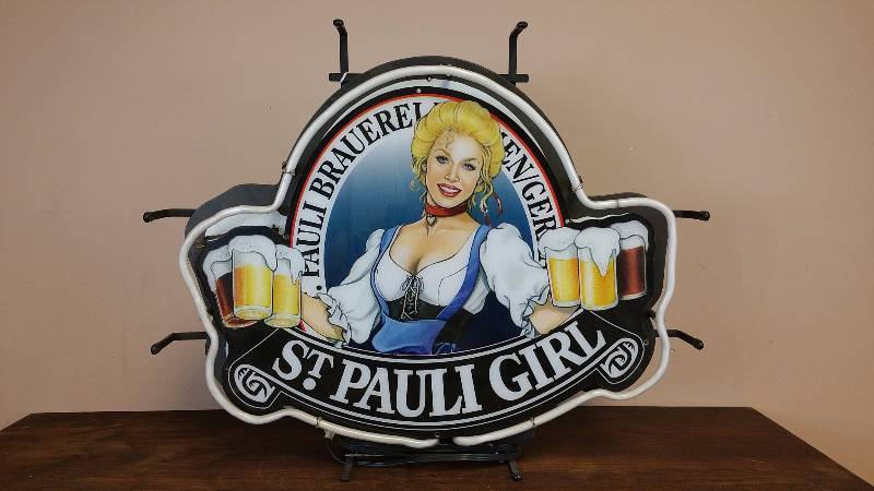 lot 10 image: St. Pauli Girl Beer Neon Sign