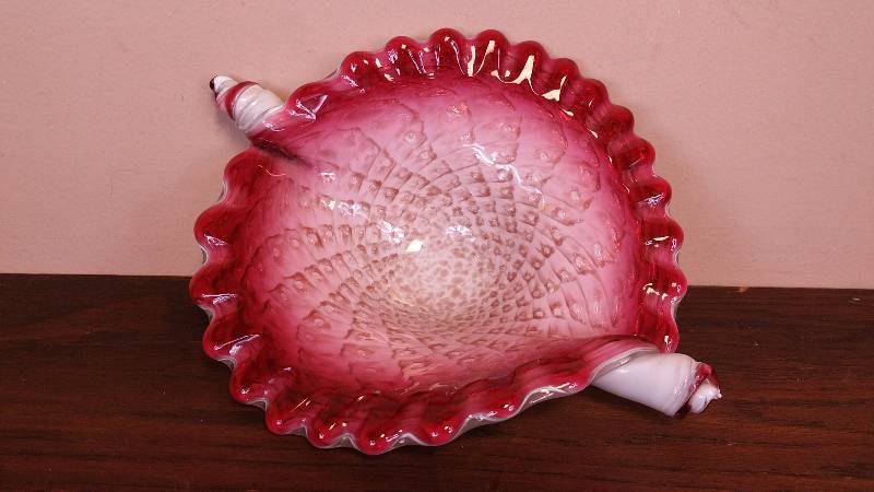 lot 15 image: Venetian Blown Art Glass Shell