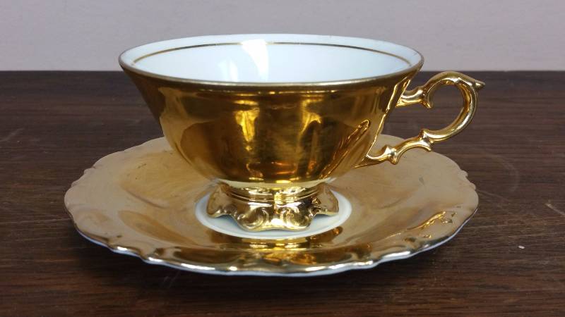 lot 16 image: Waldershof Bavaria 22kt Gold Tea Cup and Saucer