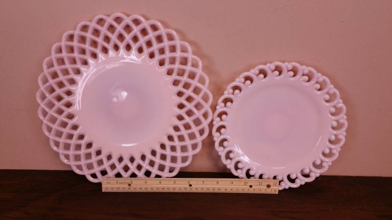 lot 19 image: Antique Pink Pierced Plates