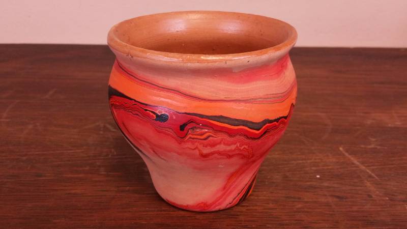 lot 26 image: Hand Made Nemadji Indian Pottery